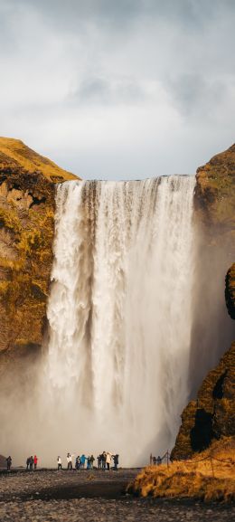Обои 1440x3200 водопад, туристы, вода, скалы
