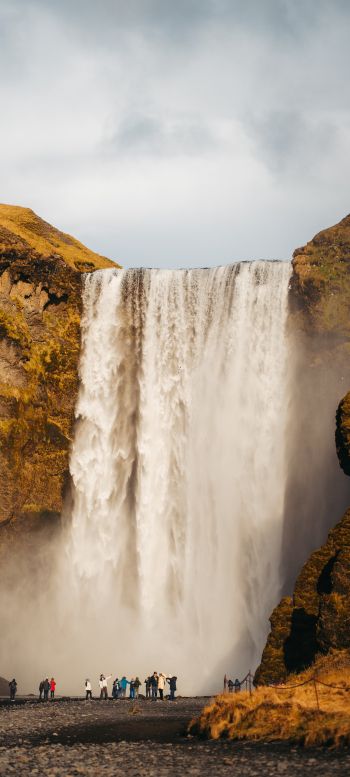 Обои 1080x2400 водопад, туристы, вода, скалы