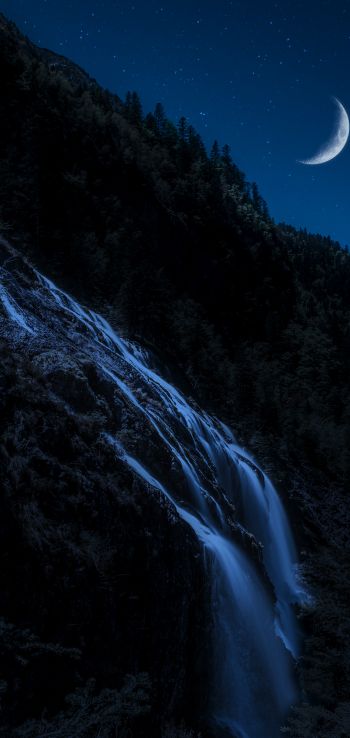 Обои 1080x2280 луна, водопад, ночь, месяц, горы, лес