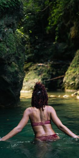 girl, rest, water, rocks Wallpaper 720x1440