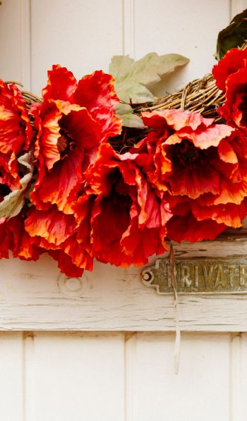 wreath, flowers, decoration, door, wood door Wallpaper 600x1024