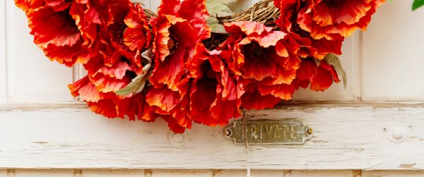 wreath, flowers, decoration, door, wood door Wallpaper 3440x1440