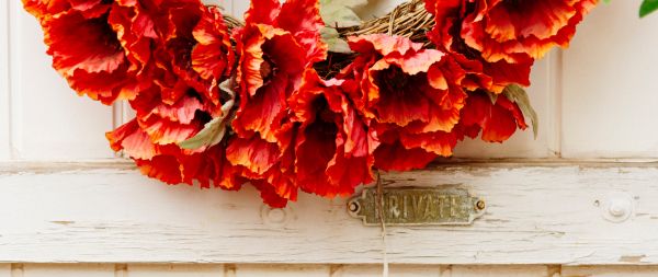 wreath, flowers, decoration, door, wood door Wallpaper 2560x1080