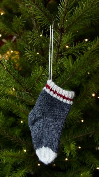sock, lights, spruce, Christmas tree, decoration, New Year Wallpaper 640x1136