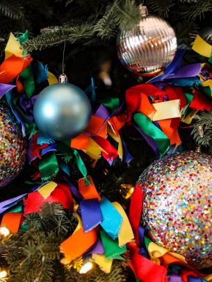 christmas toys, confetti, bright, holiday, New Year Wallpaper 2048x2732