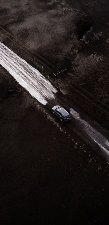 Обои 1080x2220 дорога, машина, снег, вид сверху