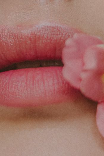 lips, flower, girl Wallpaper 640x960