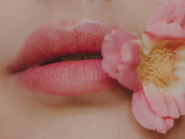 lips, flower, girl Wallpaper 800x600