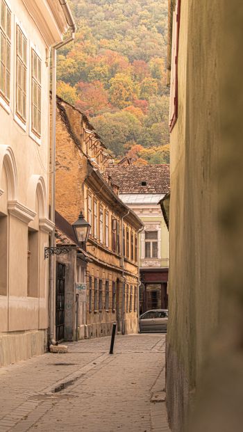 Old center, Brasov, Romania Wallpaper 640x1136