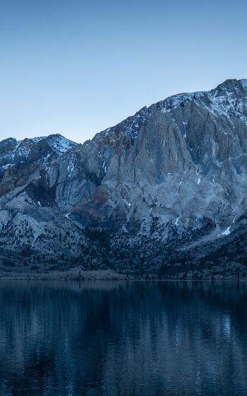 Обои 1600x2560 горы, озеро, отражение