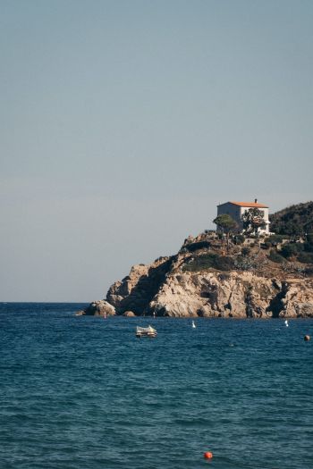 Обои 640x960 дом у моря, скалы