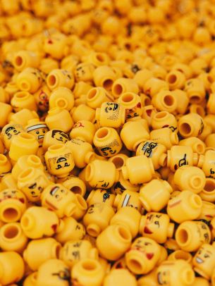 head, yellow, lego Wallpaper 2048x2732