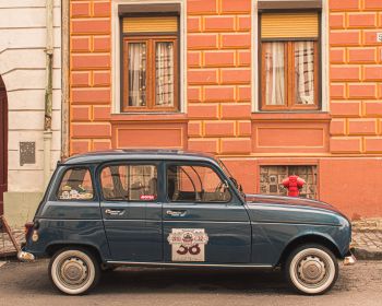 Обои 1280x1024 румыния машина улицы европейские улочки