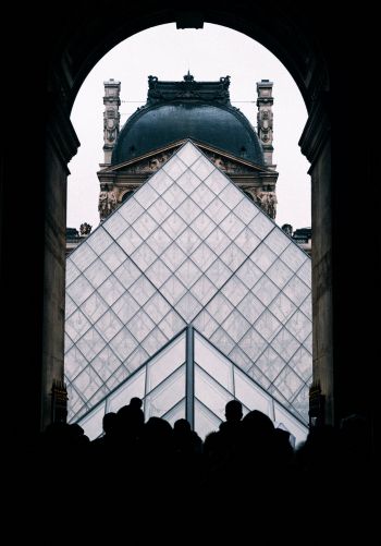 Обои 1668x2388 Париж, Франция Франция уличная фотография архитектура купол человек арка арочный шпиль шпиль башня