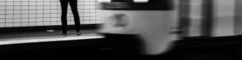 Обои 1590x400 уличная фотография черно-белая уличная фотография план путешествия фотография путешествия образ жизни путешественница путешественница путешествие путешествие улица Франции Франция город  метро париж столичный станция метро мегаполис парижское метро Париж, Франция одиночество