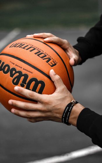 Обои 1200x1920 баскетбол, мяч, руки, человек, спорт