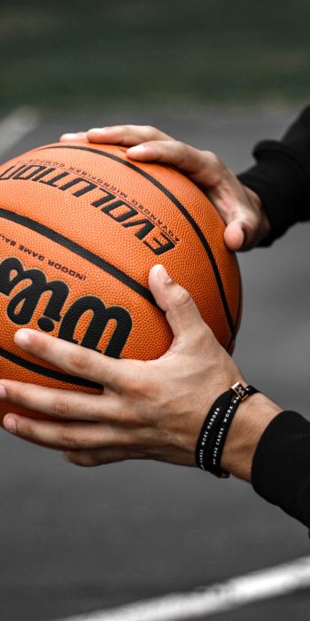 Обои 720x1440 баскетбол, мяч, руки, человек, спорт