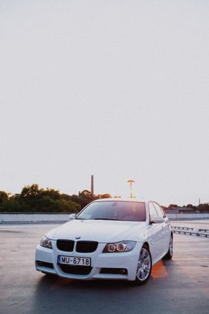 Обои 640x960 BMW, белая машина