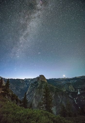 Yosemite Valley, USA Wallpaper 1640x2360