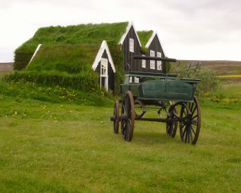 Обои 1280x1024 Исландия, зеленый, дом, телега
