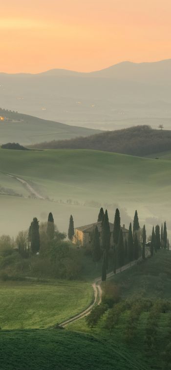 Tuscany, Italy Wallpaper 828x1792
