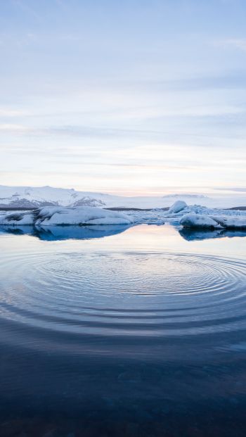Обои 640x1136 Исландия, вода, рябь