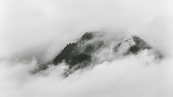 Обои 1600x900 облака, горы, высота
