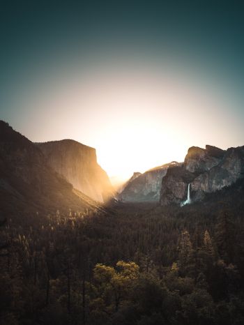 Yosemite Valley, USA Wallpaper 2048x2732