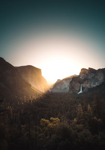 Yosemite Valley, USA Wallpaper 1668x2388