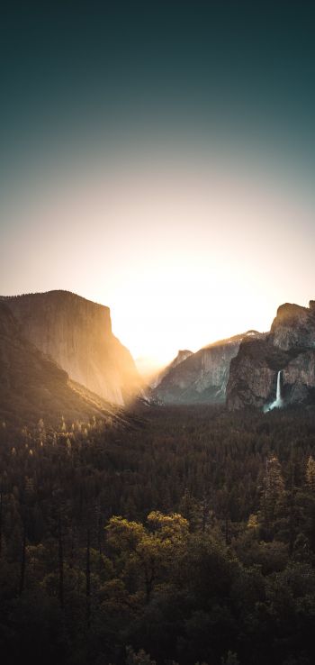 Yosemite Valley, USA Wallpaper 1080x2280