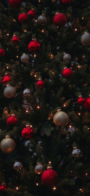 christmas balls, Christmas tree Wallpaper 1125x2436