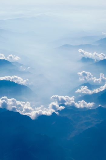 Обои 640x960 облака, горы