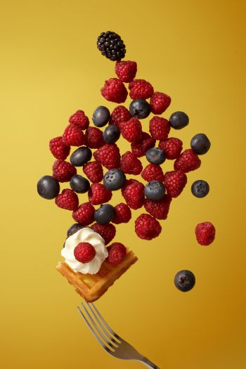 waffles, berries, dessert Wallpaper 640x960