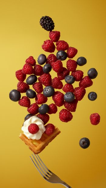 waffles, berries, dessert Wallpaper 640x1136