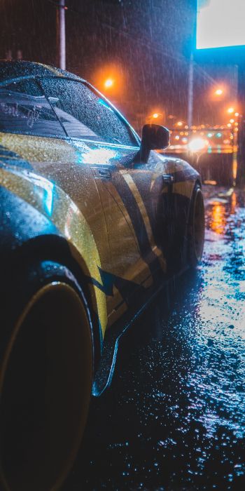 Обои 720x1440 спортивная машина, дождь, ночь