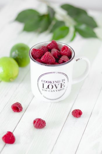 raspberries, berries, mug Wallpaper 640x960
