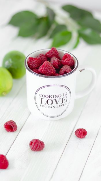 raspberries, berries, mug Wallpaper 1440x2560