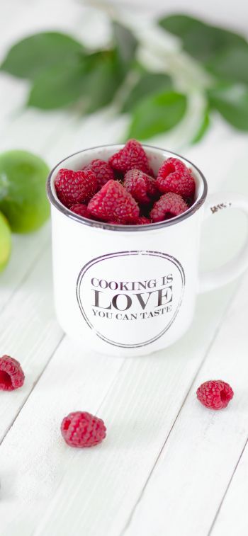 raspberries, berries, mug Wallpaper 1125x2436