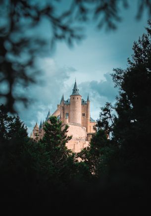 lock, Segovia, Spain Wallpaper 1668x2388