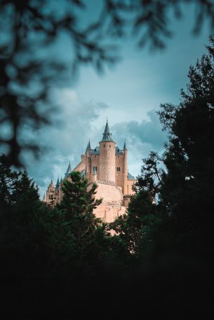 lock, Segovia, Spain Wallpaper 640x960