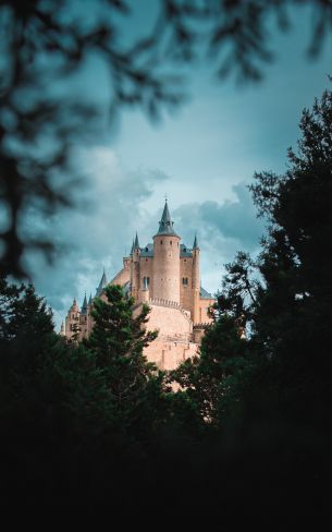 lock, Segovia, Spain Wallpaper 1600x2560