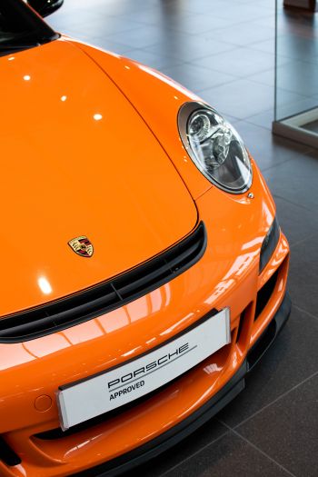 Обои 640x960 Porsche 911 GT3, спортивная машина, оранжевый