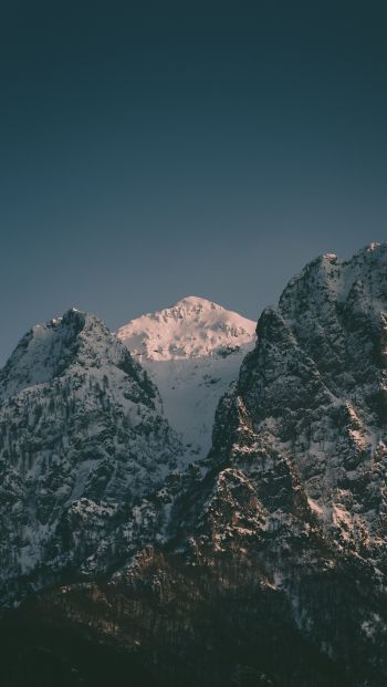 Обои 640x1136 горы, небо, снег