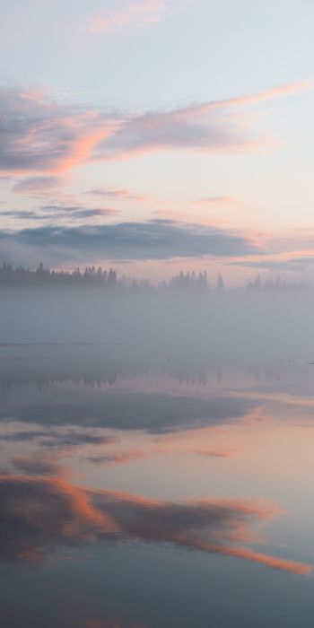 Обои 720x1440 Финляндия, озеро, туман