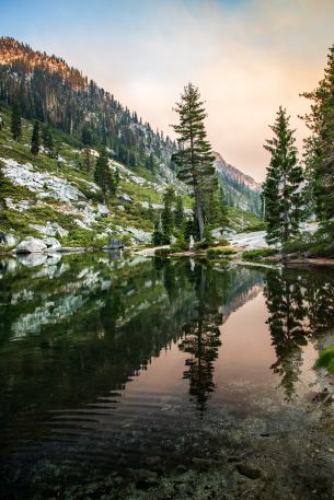 Trinity-Alps, California, USA Wallpaper 640x960