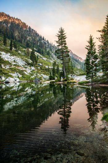Trinity-Alps, California, USA Wallpaper 640x960