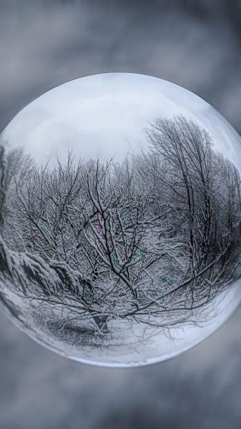 Обои 1440x2560 шар, сфера, отражение