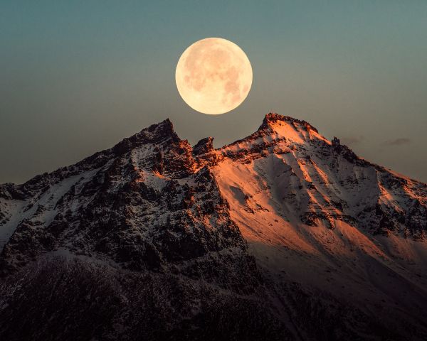 Iceland, moon, mountains Wallpaper 1280x1024