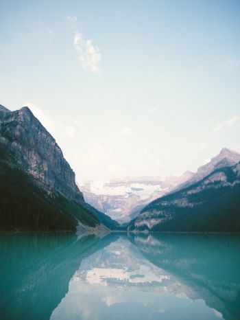 Обои 1668x2224 Озеро Луиз, Канада, отражение