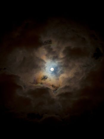 Обои 1620x2160 луна, облака, ночь
